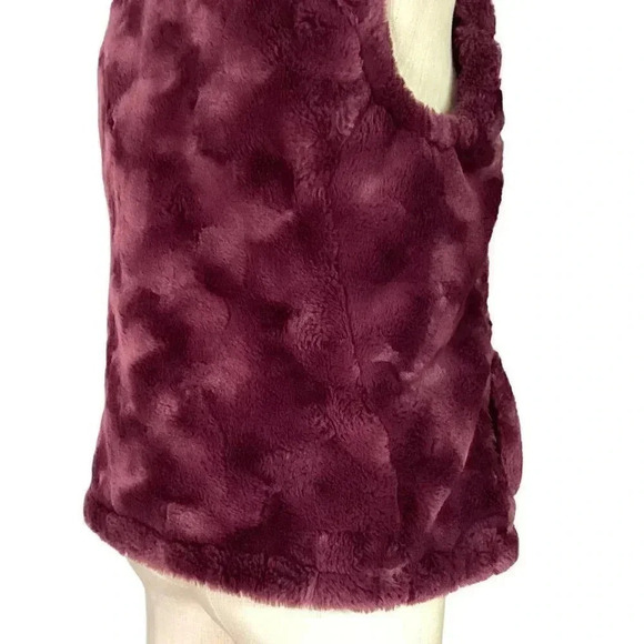 Nicole Miller Original Women S Fuax Fur Lined Reversible Quiled Zip Up Vest Wine - Picture 10 of 13